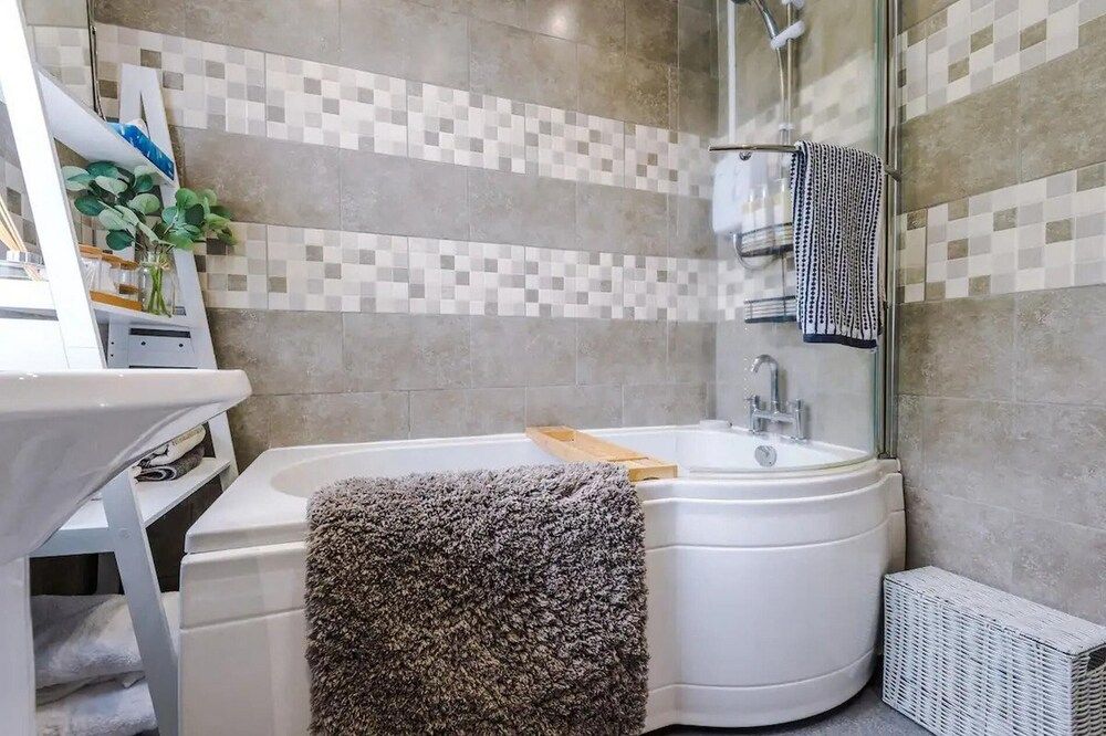 undefined Elegant 2BD Family Retreat Blackpool Town! 10