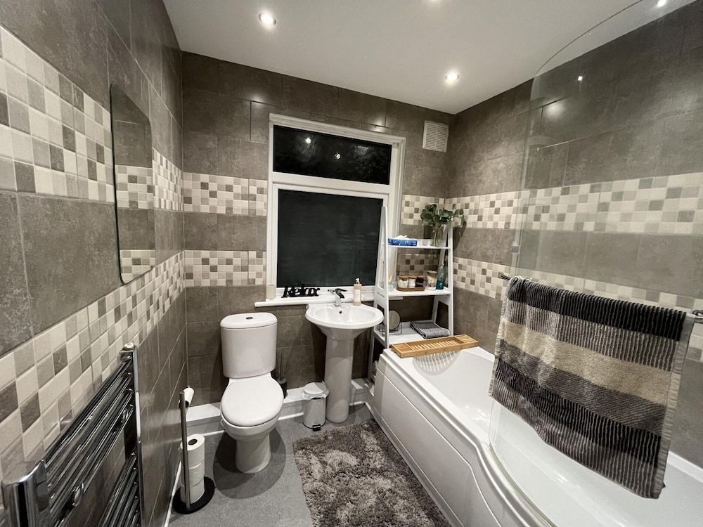 undefined Elegant 2BD Family Retreat Blackpool Town! 7