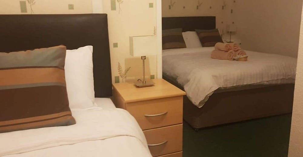 Oban House Hotel Family Room ( 2 Adults + 2 Children) 7