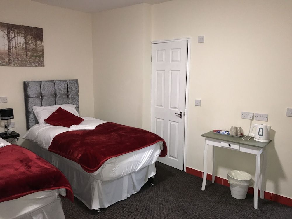 Hello Roomz Deluxe Triple Room 3