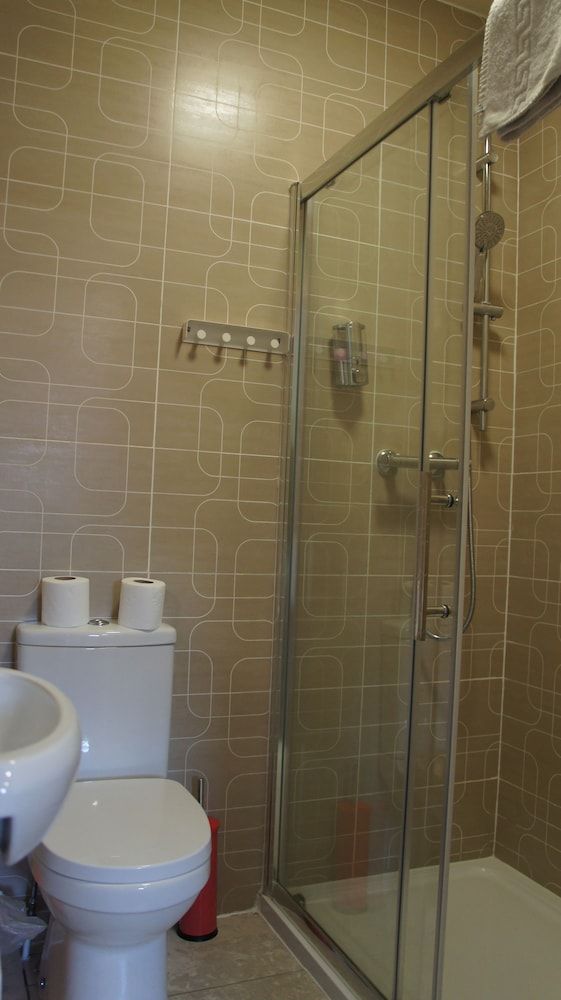 Hello Roomz Deluxe Triple Room 4