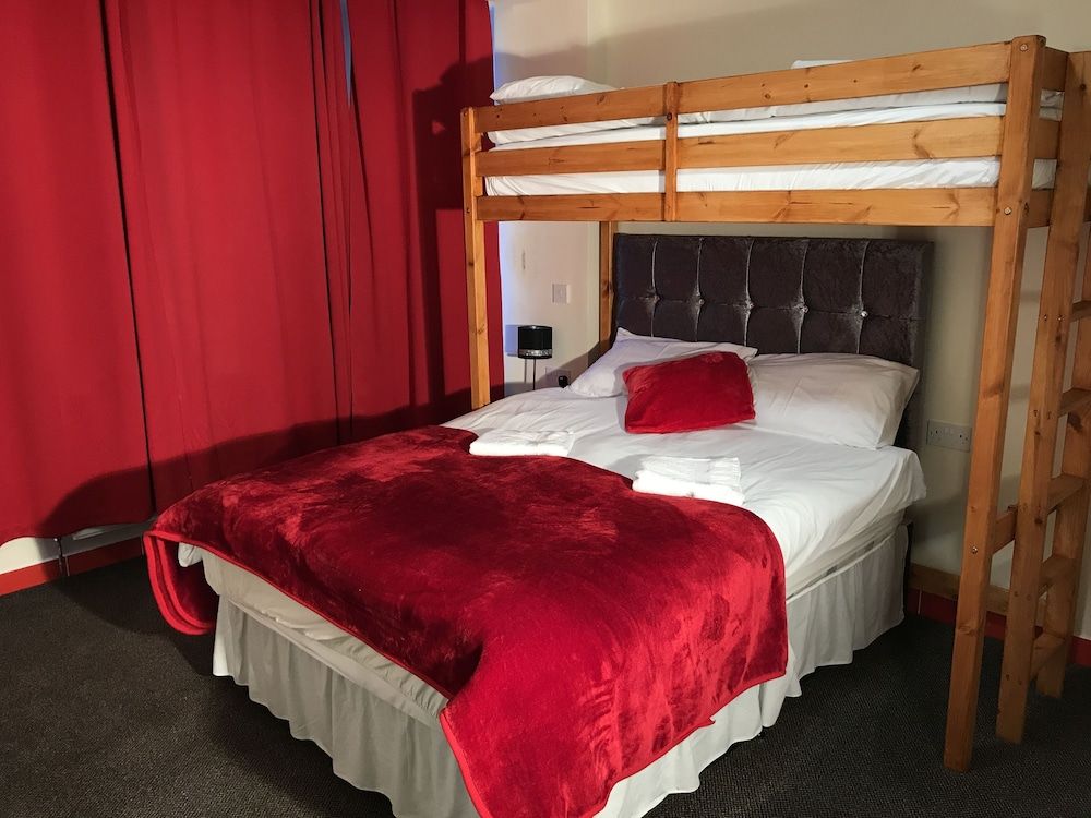 Hello Roomz Deluxe Triple Room 5