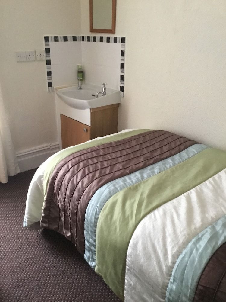 undefined Oakleigh Hotel 9