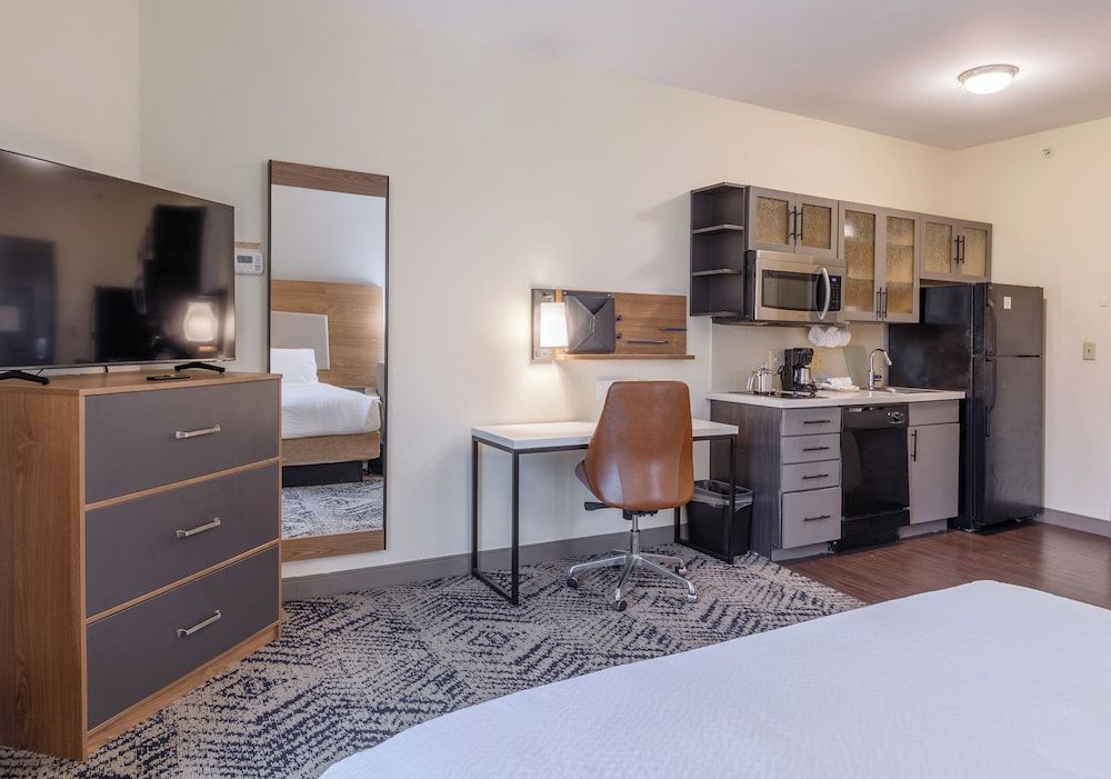 Studio Suite, 1 King Bed (Full Kitchen)