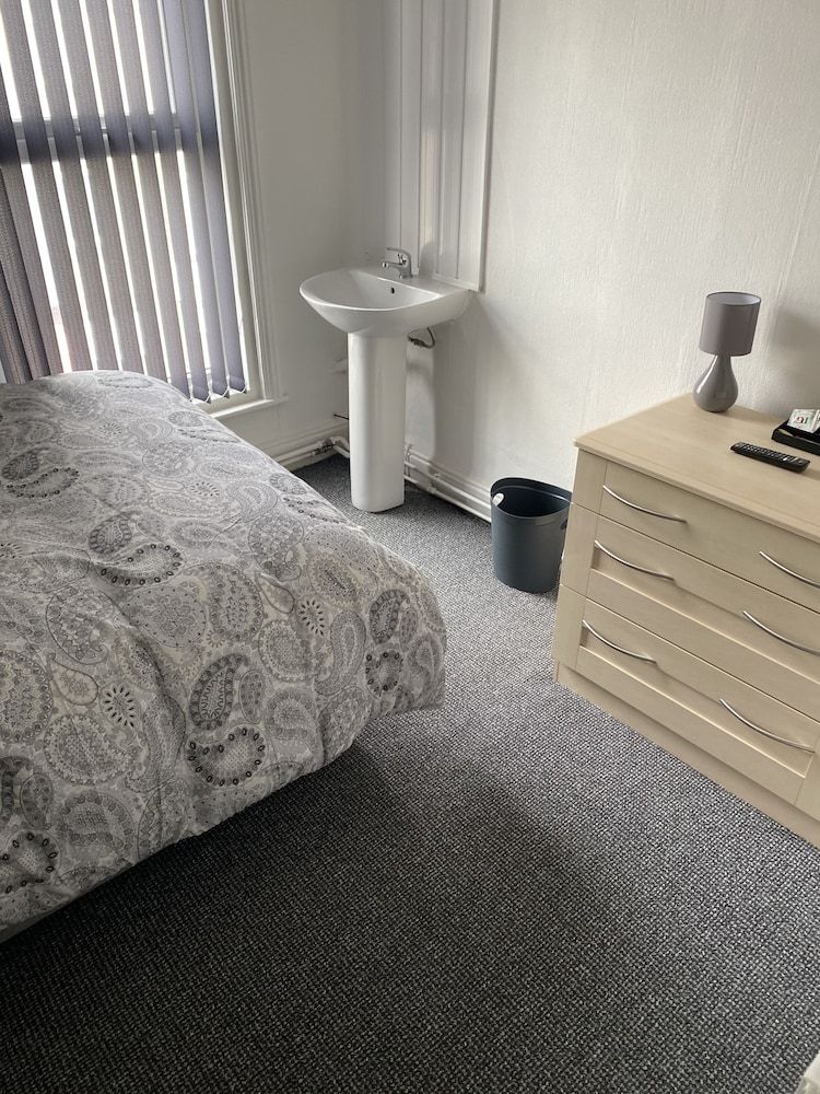 undefined Honley Hotel 4