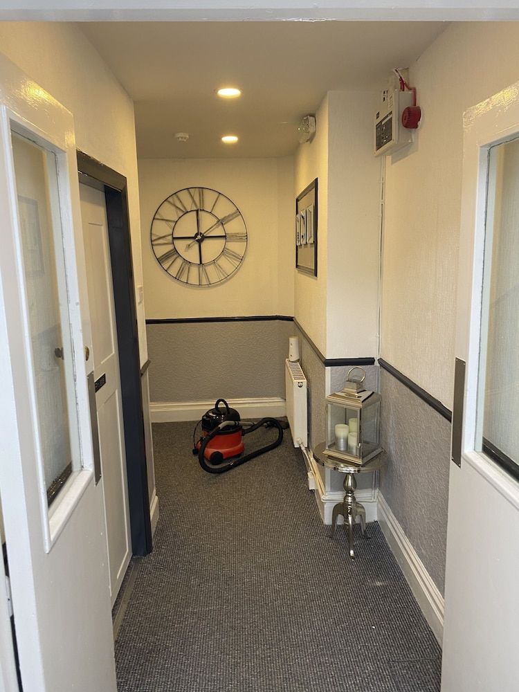 undefined Honley Hotel 10