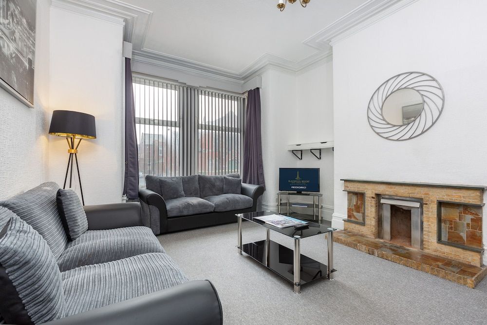 Raikes Parade Victorian Home House, 4 Bedrooms 2