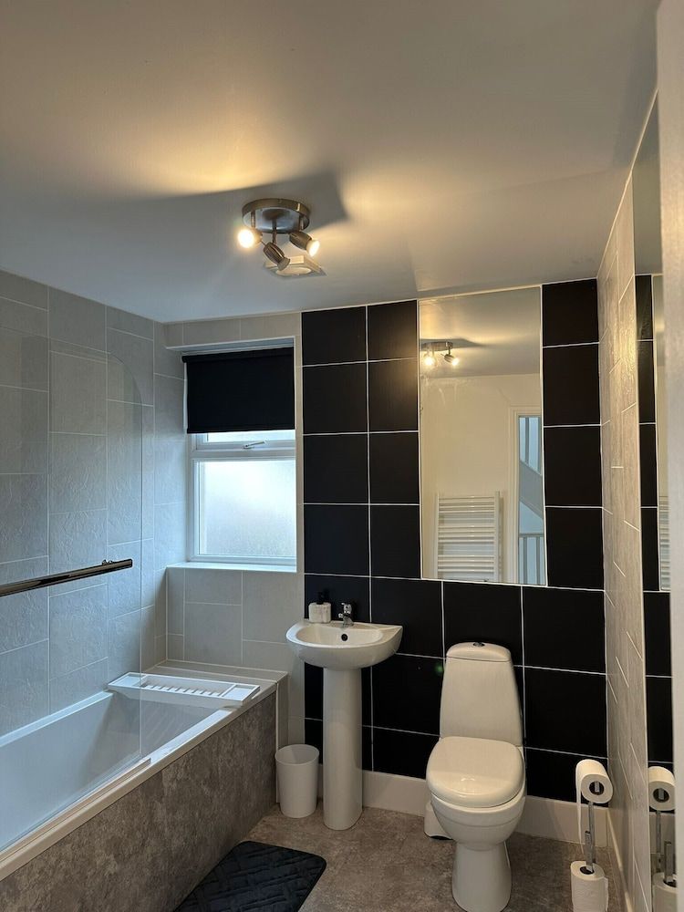 Blackpool Abode - Aurora House, Private Bathroom (Aurora) 18