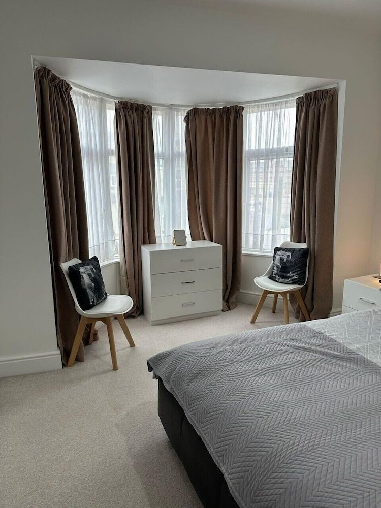 Blackpool Abode - Aurora House, Private Bathroom (Aurora) 9