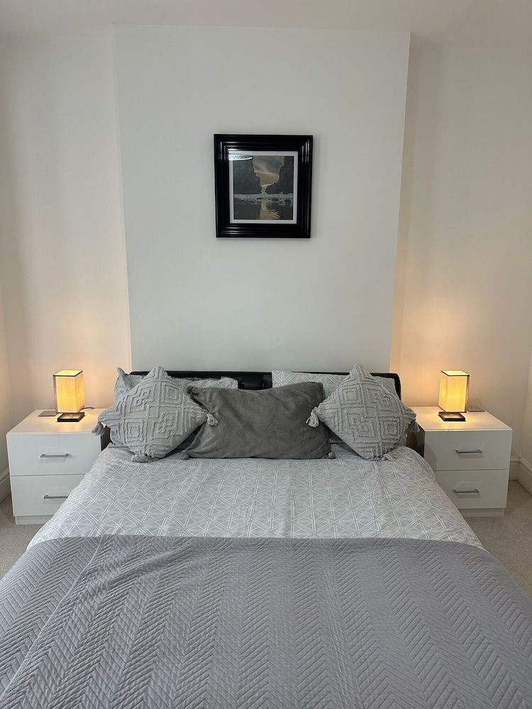 Blackpool Abode - Aurora House, Private Bathroom (Aurora) 8
