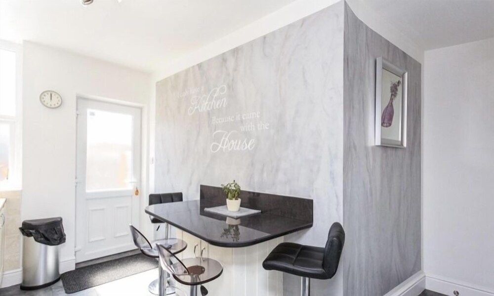 Blackpool Abode - Aurora House, Private Bathroom (Aurora) 21