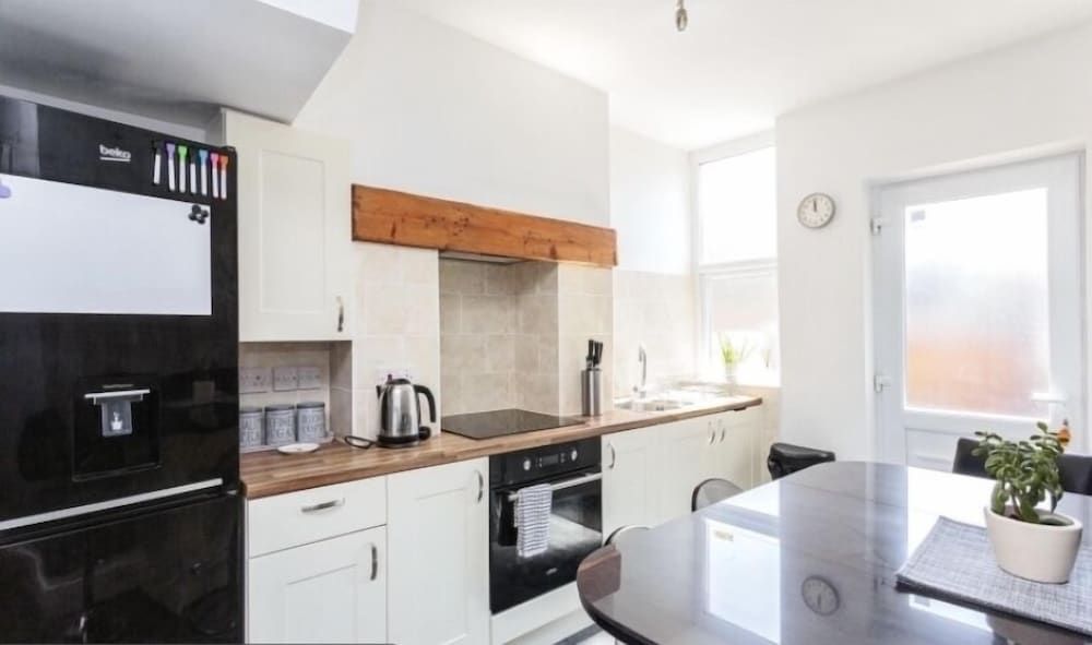 Blackpool Abode - Aurora House, Private Bathroom (Aurora) 22