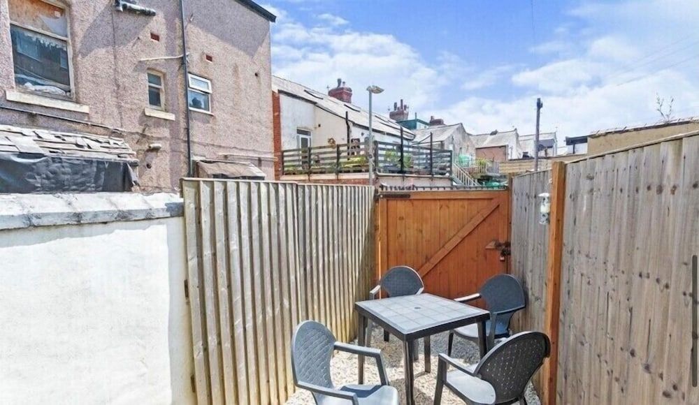 Blackpool Abode - Aurora House, Private Bathroom (Aurora) 28