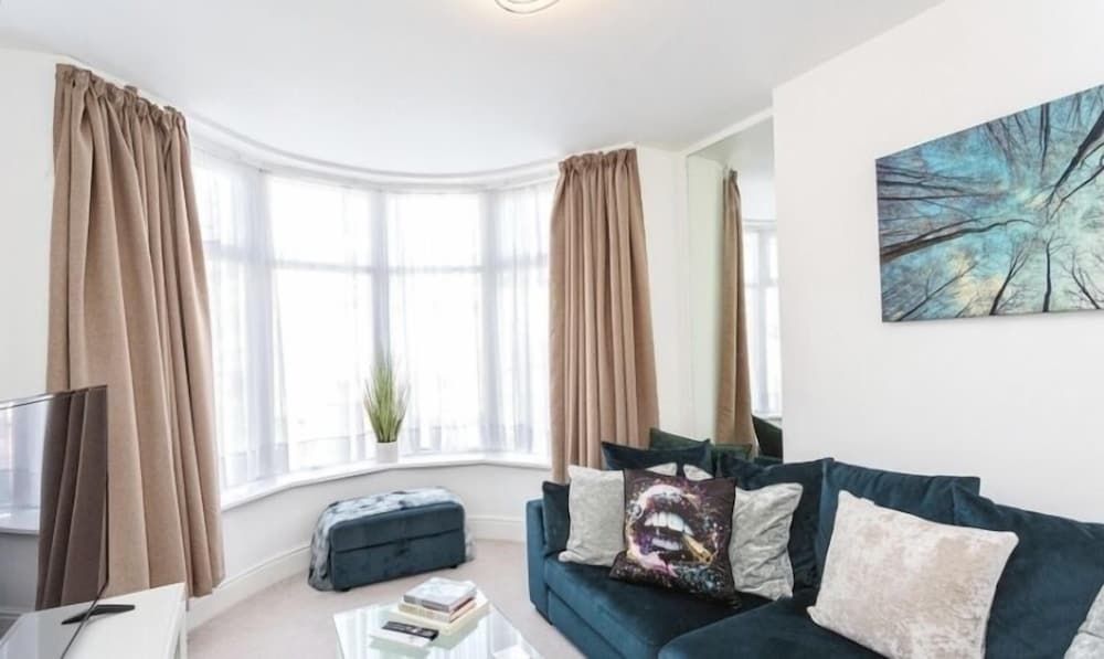 Blackpool Abode - Aurora House, Private Bathroom (Aurora)