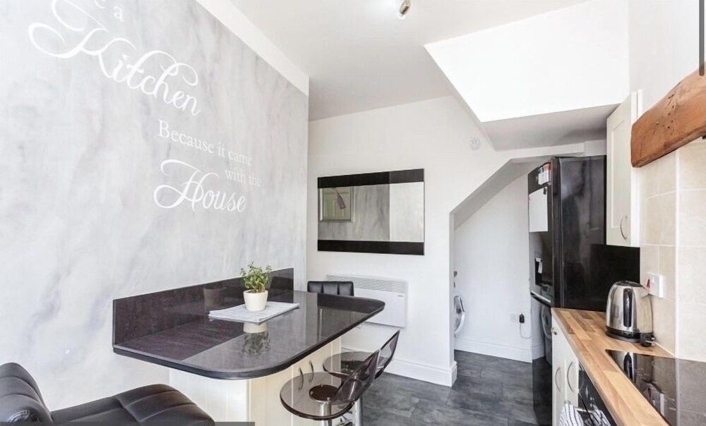Blackpool Abode - Aurora House, Private Bathroom (Aurora) 23