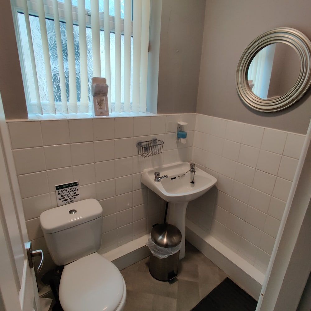 The Winning Post Basic Double Room 4