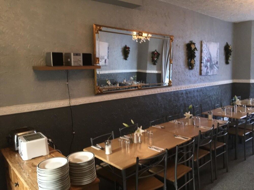 undefined The Greenmount 8