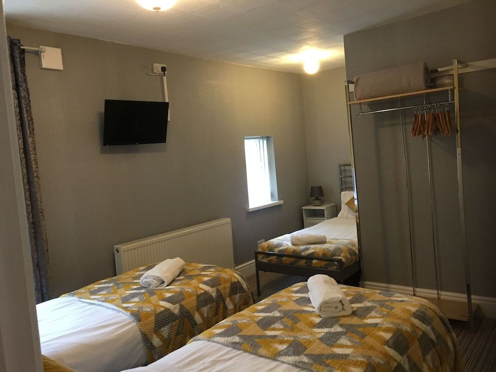 undefined Glenheath Hotel 3