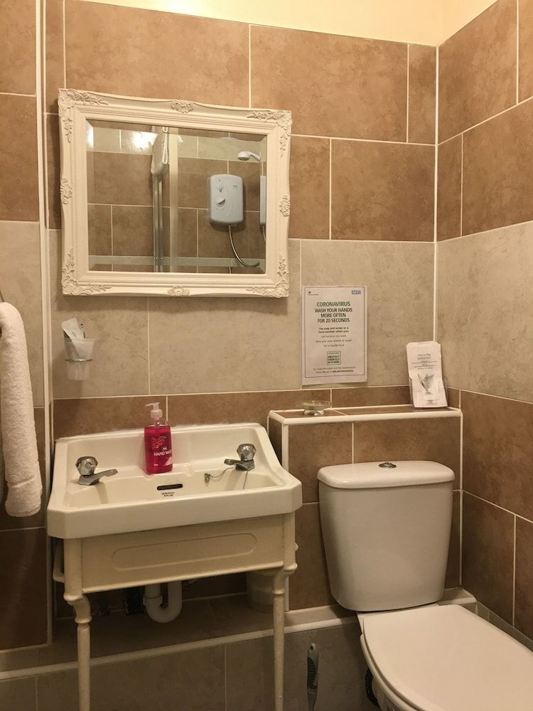 Glenheath Hotel Twin Room 3