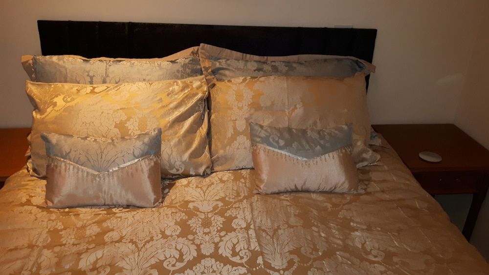 undefined The Hotel Fame 9