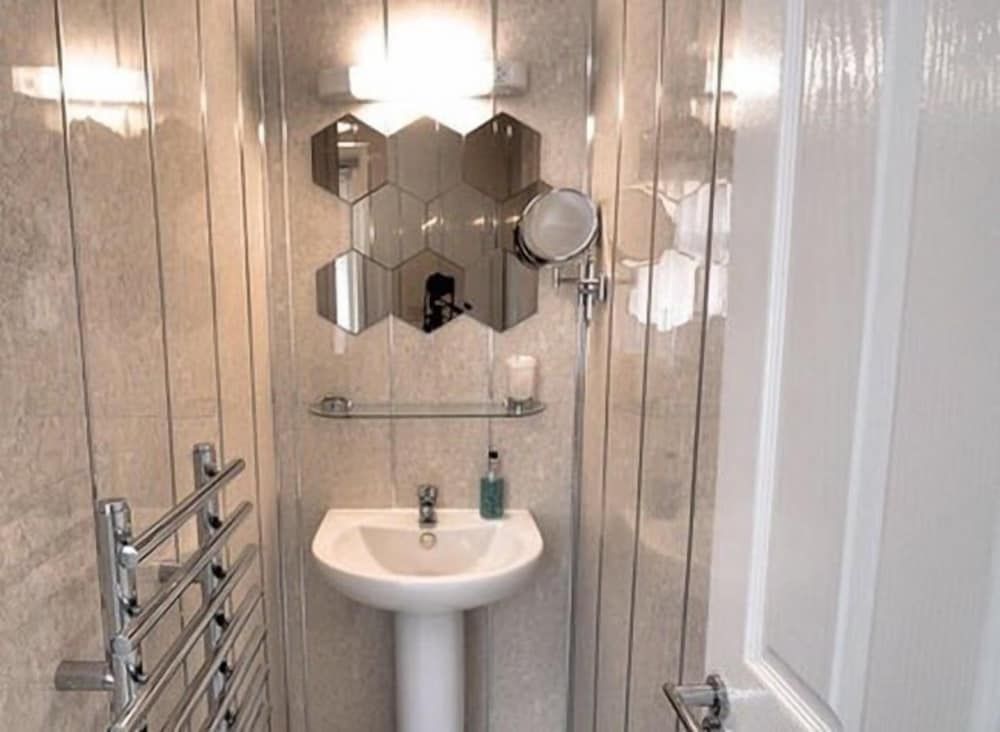 undefined Queen Victoria Guesthouse 4