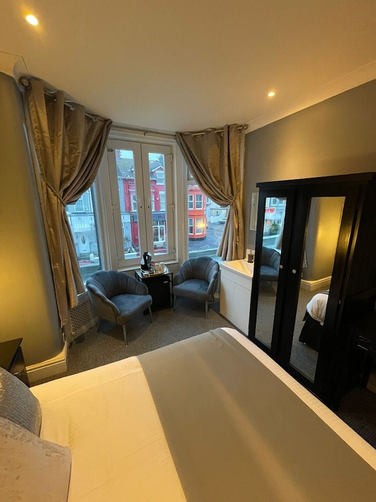 McGraths Blackpool Double Room (The Gatsby) 2