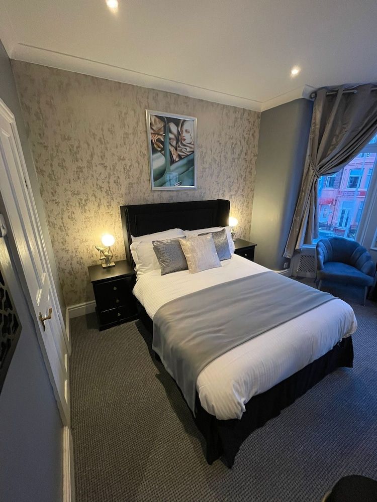 McGraths Blackpool Double Room (The Gatsby) 3