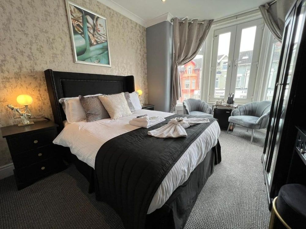 undefined McGraths Blackpool 3