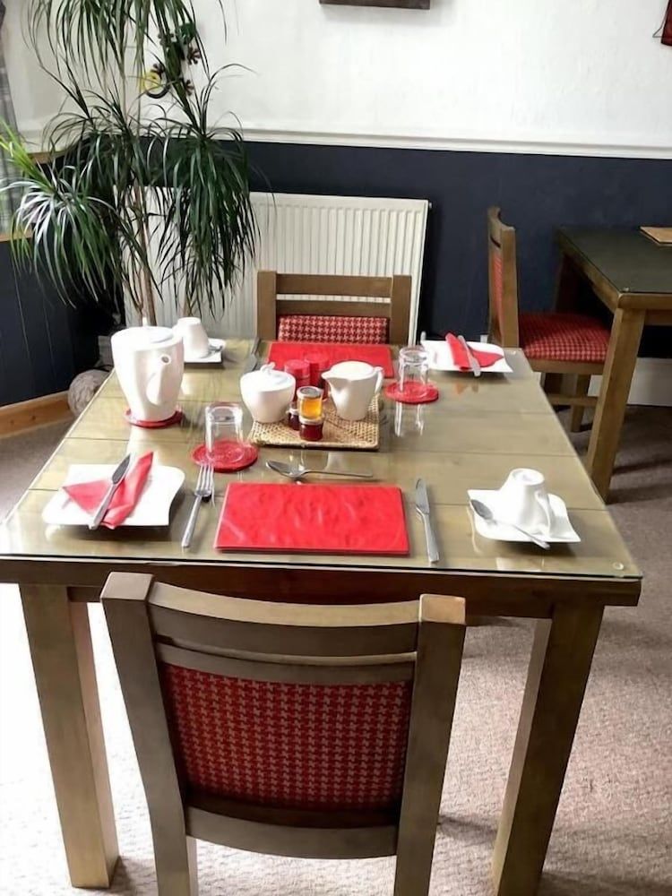 undefined The Sandalwood 6