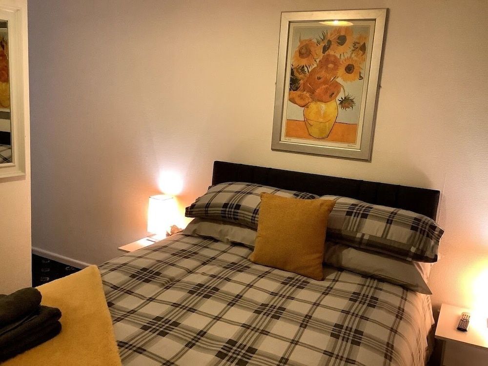 undefined The Sandalwood 7