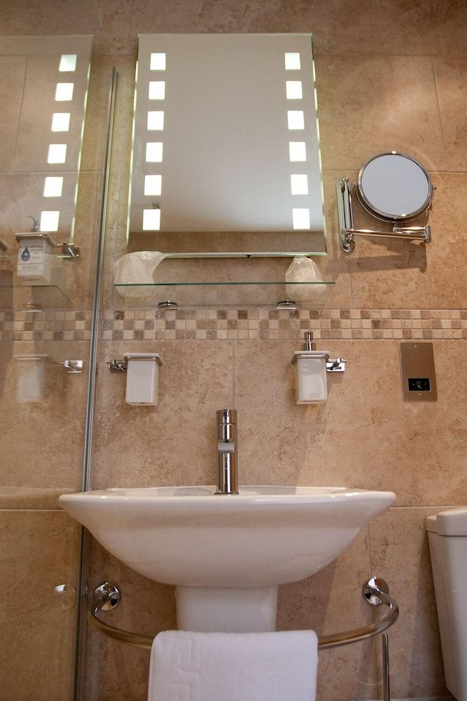 Langtrys Luxury Twin Room 3