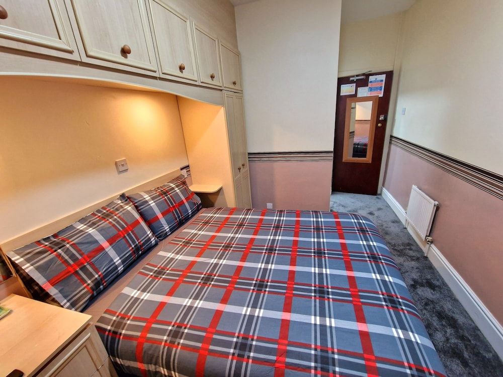 Sleep Well Hotel Basic Double Room, Ensuite