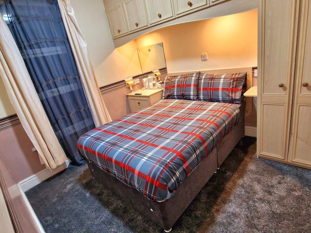 Sleep Well Hotel Basic Double Room, Ensuite 4