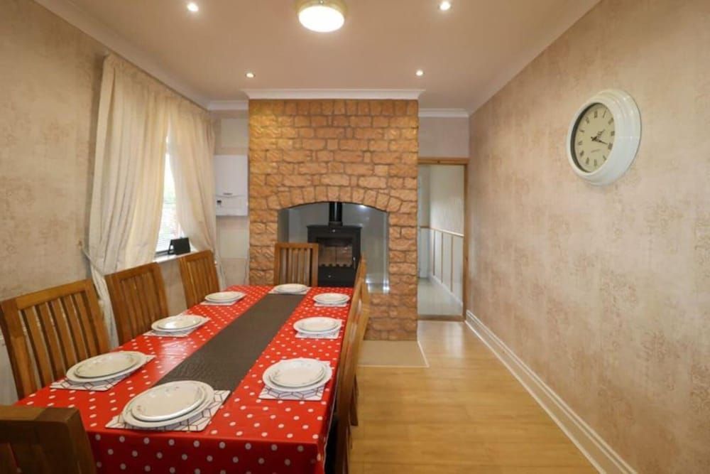 undefined Impeccable 4-bed House in Blackpool 2