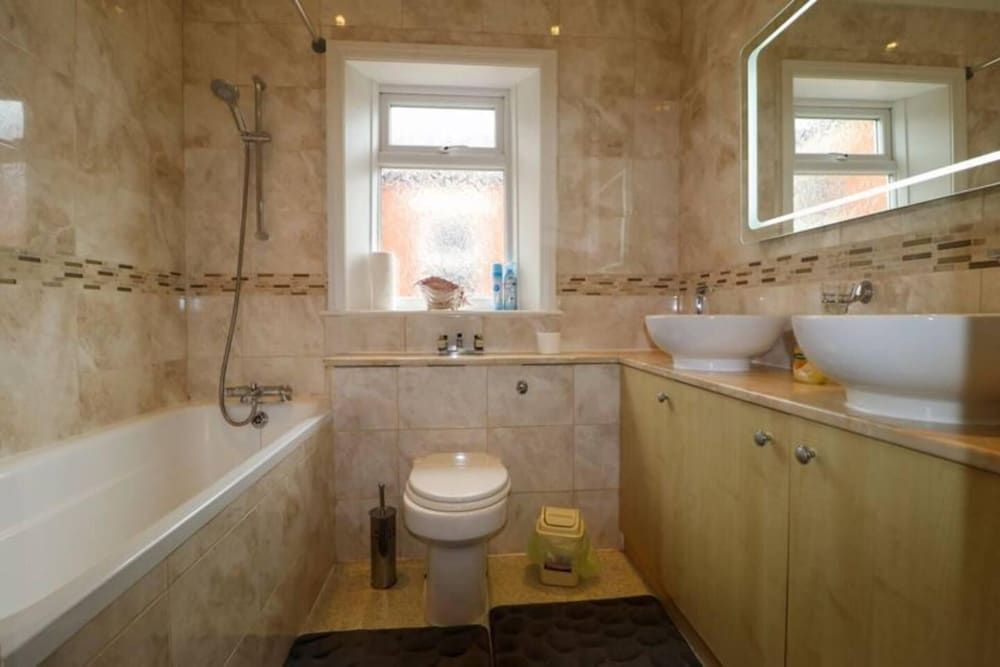 Impeccable 4-bed House in Blackpool House 14