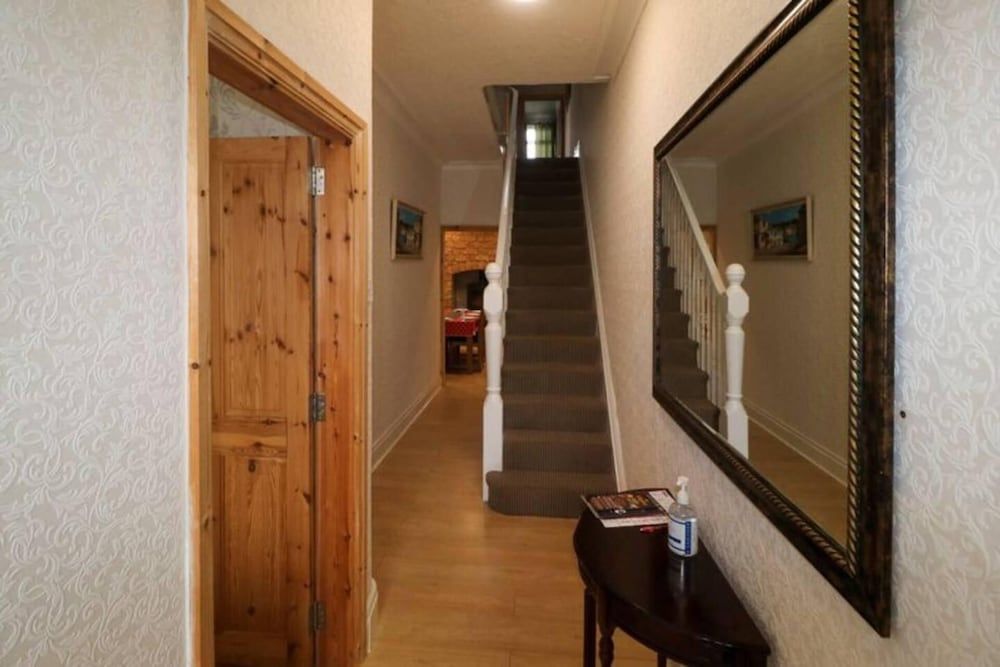 undefined Impeccable 4-bed House in Blackpool 4
