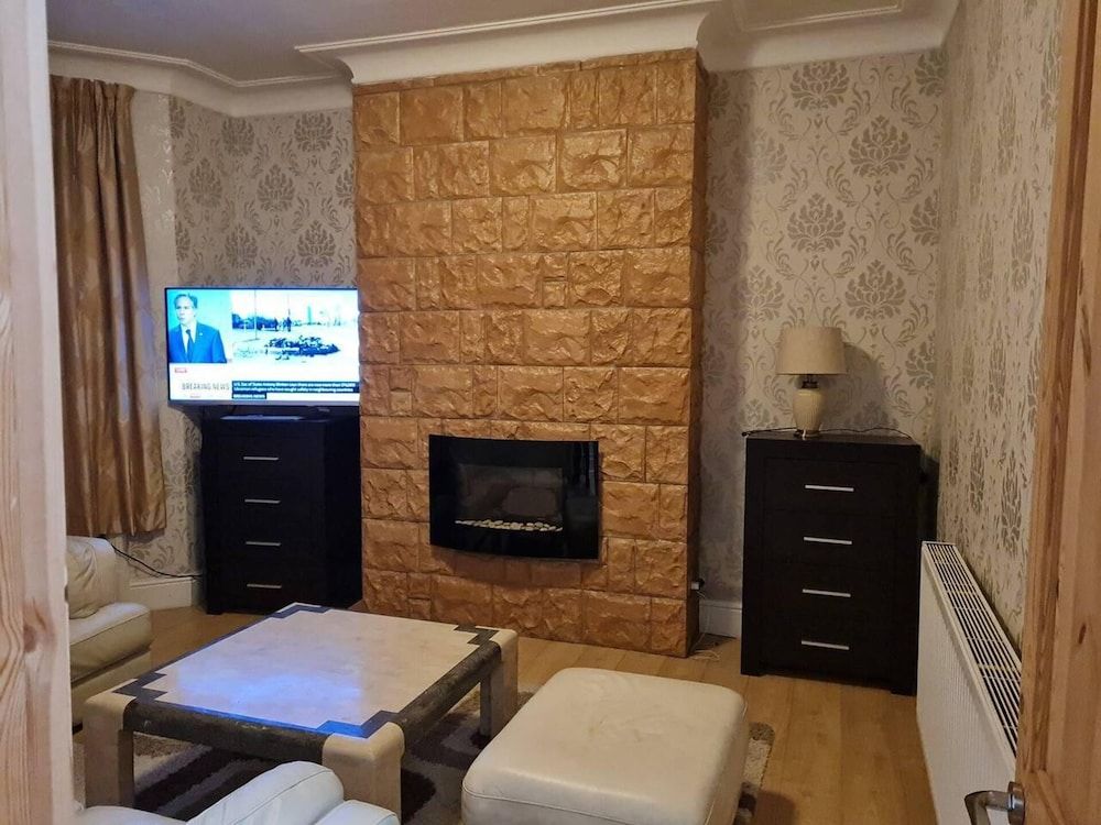 Impeccable 4-bed House in Blackpool House 18