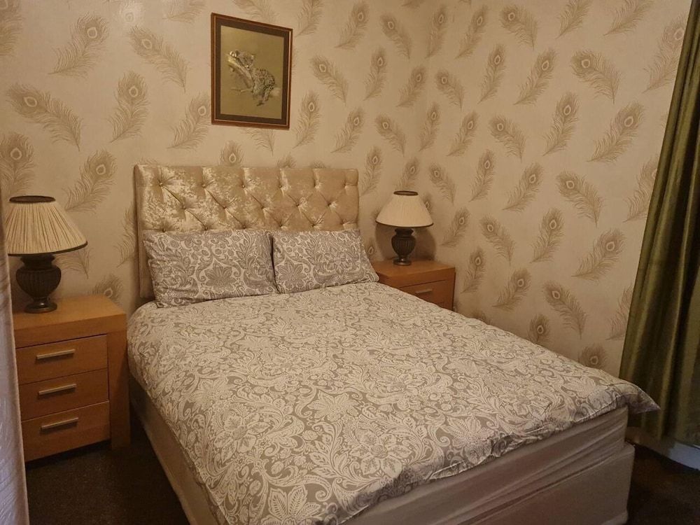 undefined Impeccable 4-bed House in Blackpool 7