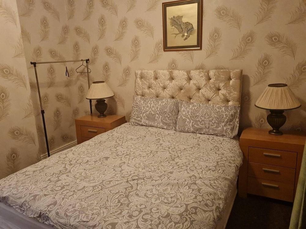 Impeccable 4-bed House in Blackpool House 7