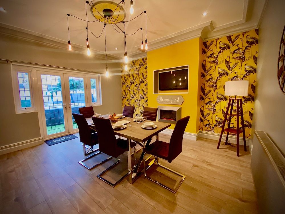 undefined Captivating 4-bed Hot Tub House in Blackpool 8