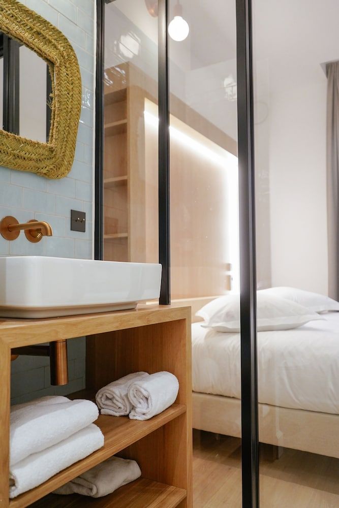 undefined Hotel Lola 4