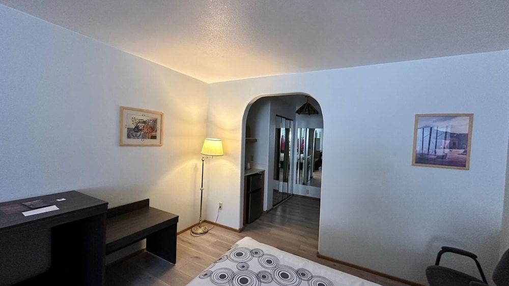 Hotel 191 - Moab Deluxe Room 11