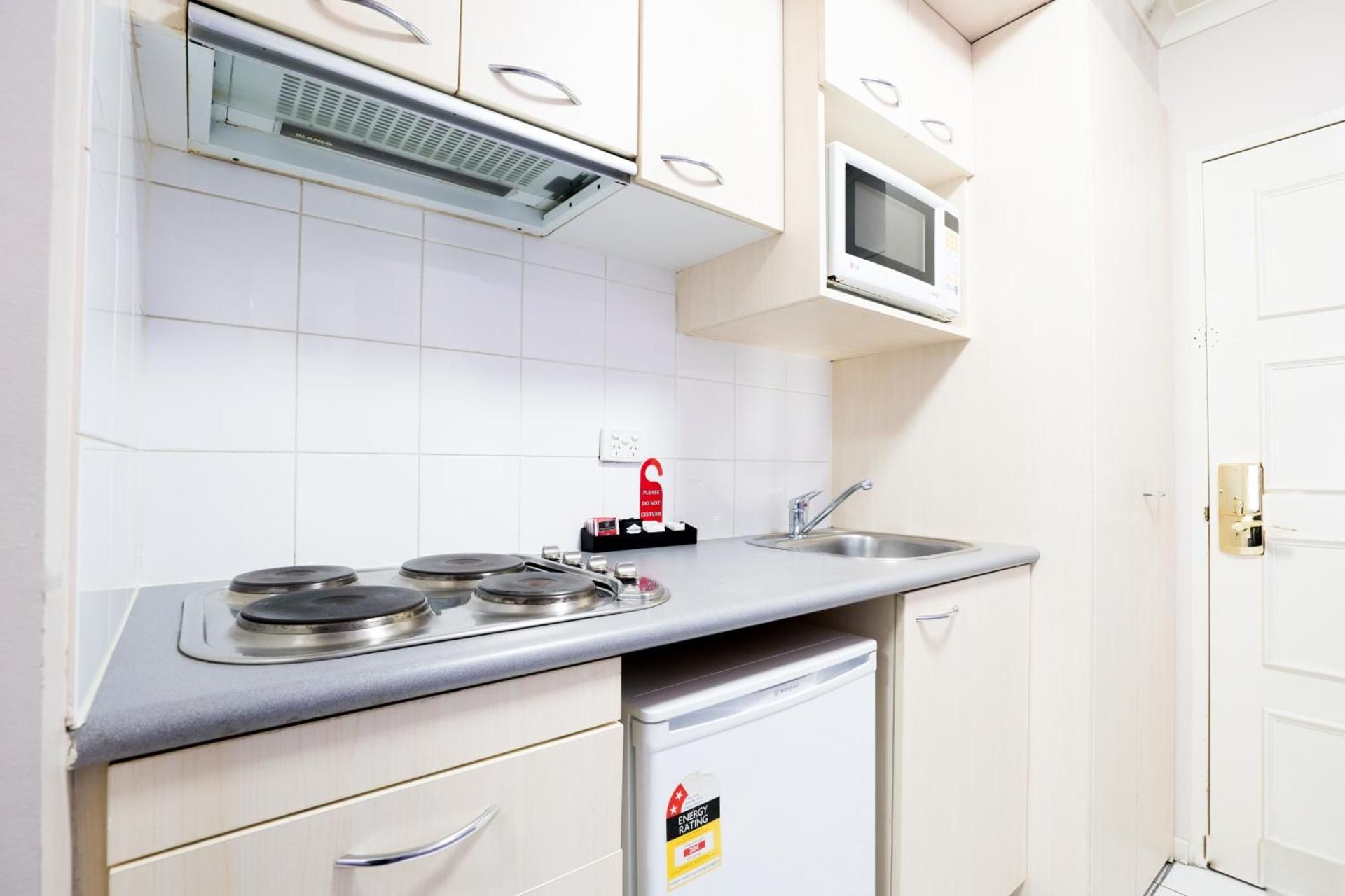 Arrow on Spencer Standard Studio Apartment 2