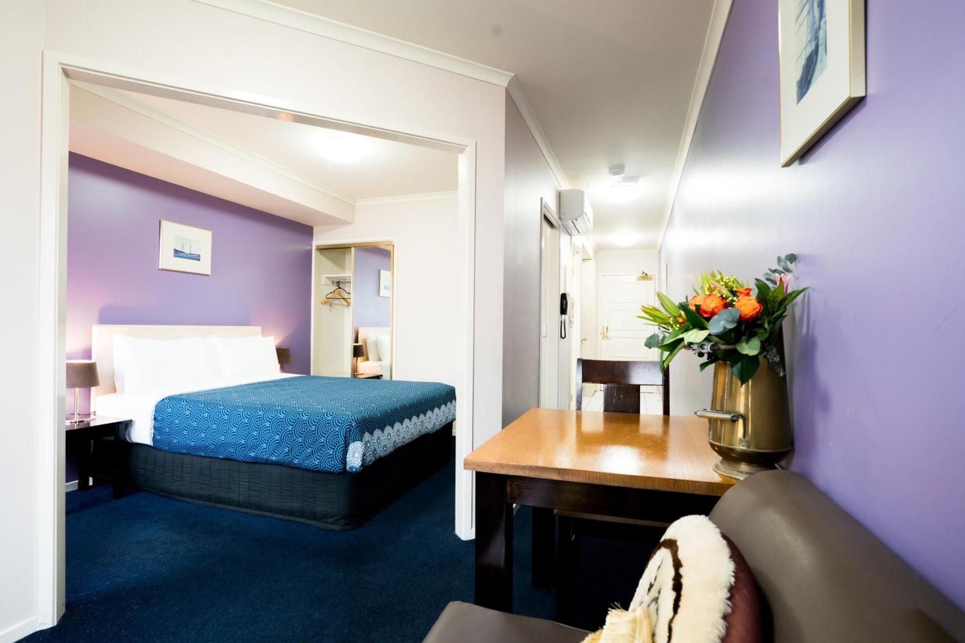 Arrow on Spencer Standard Studio Apartment