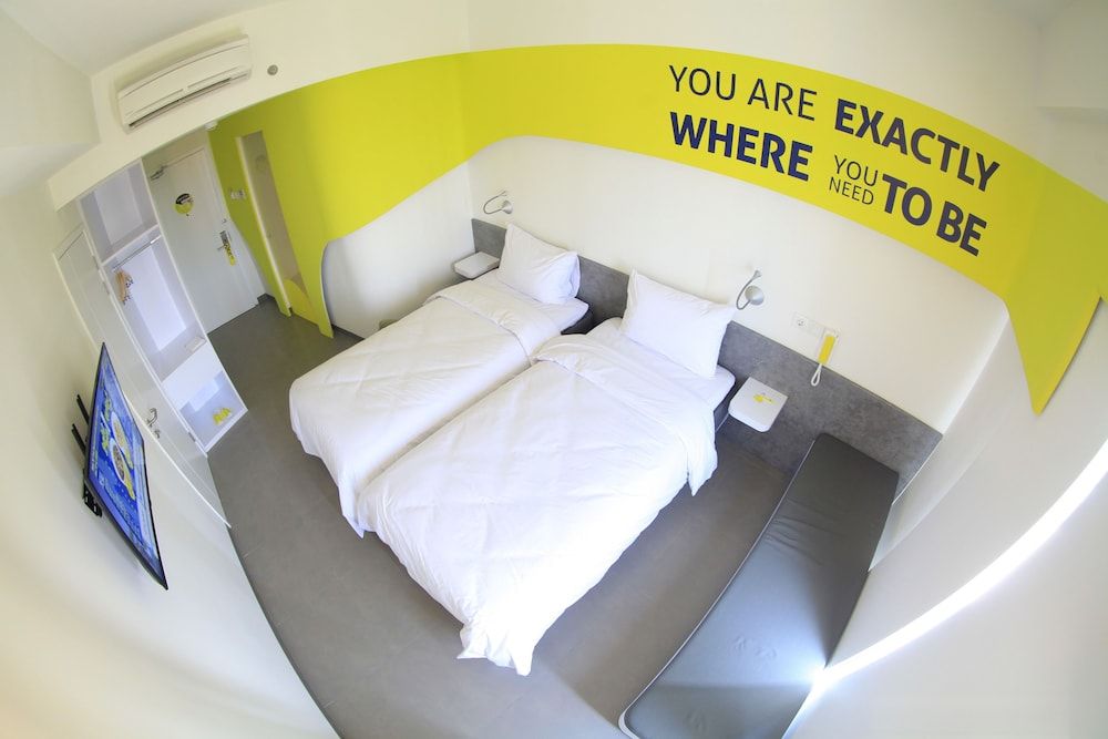 YELLO Hotel Jemursari Surabaya Room (Yello) 2