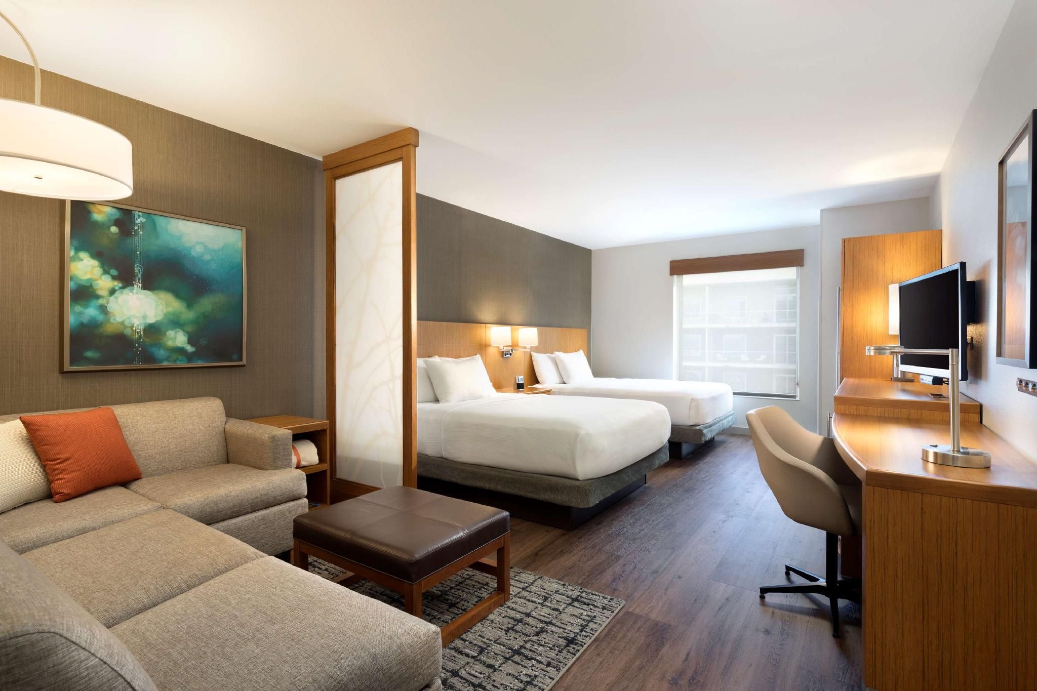 Accessible Two Queen Beds/roll-in Shower (with Sofa Bed)