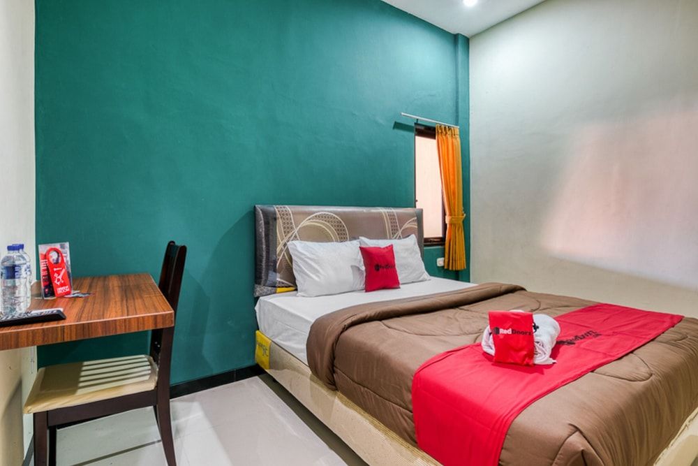 Double Room (RedDoorz)