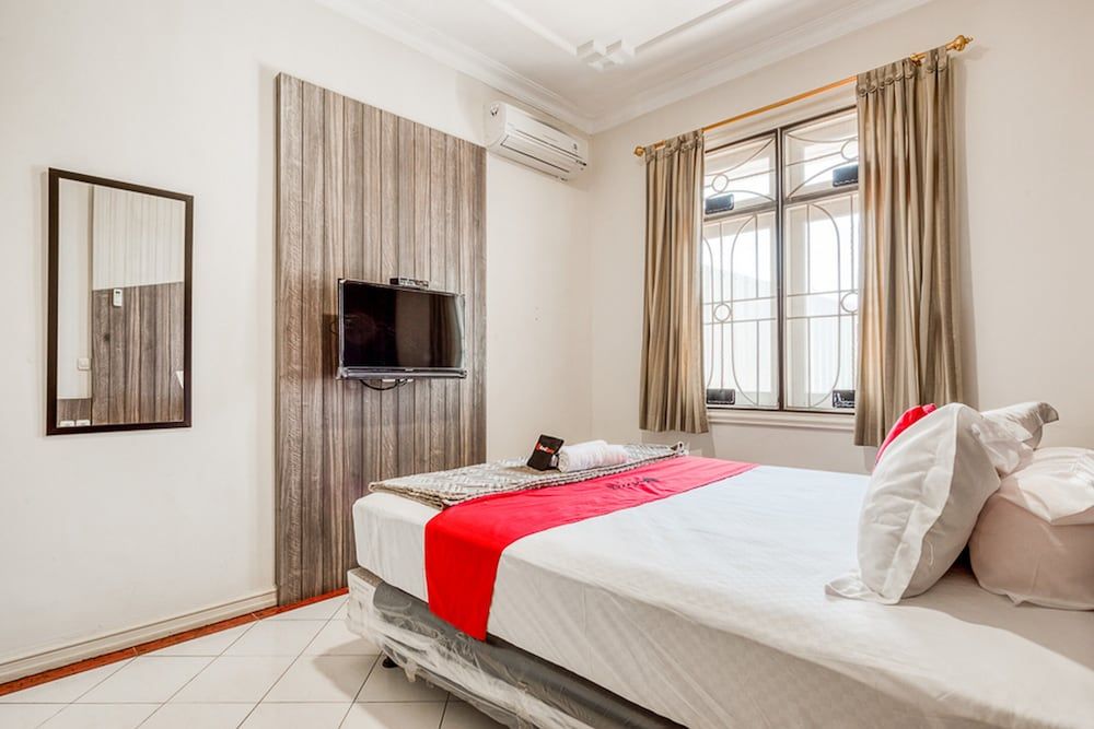 Double Room (RedDoorz)