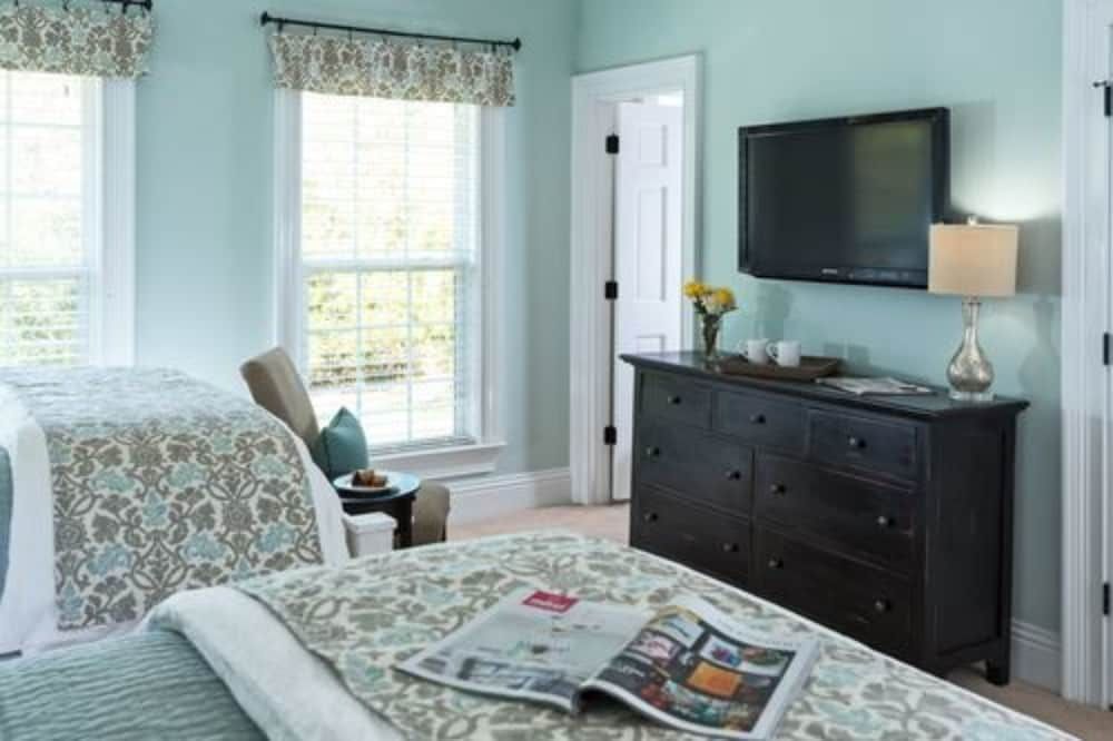Room, 2 Queen Beds (April Love)