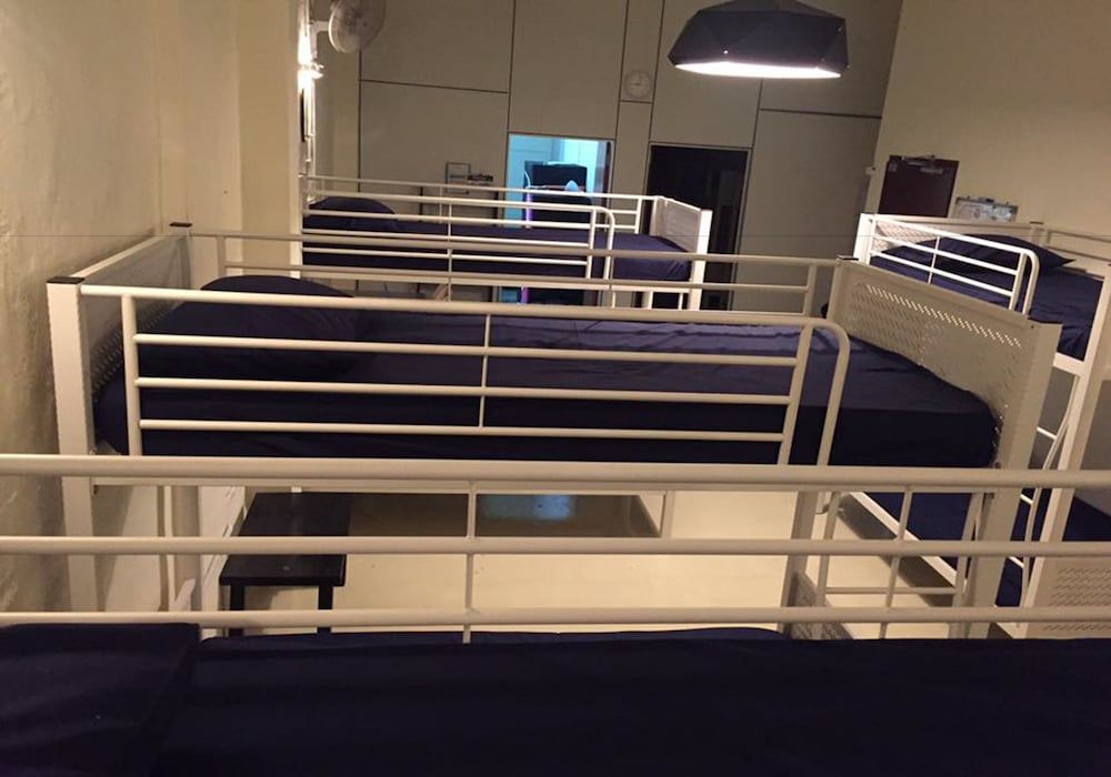 Vloft Backpackers Hostel 1 Bed in 12-Bed Mixed Room 7